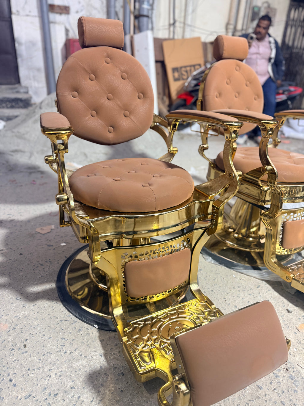 B9257 Heavy Barber Chair Gold