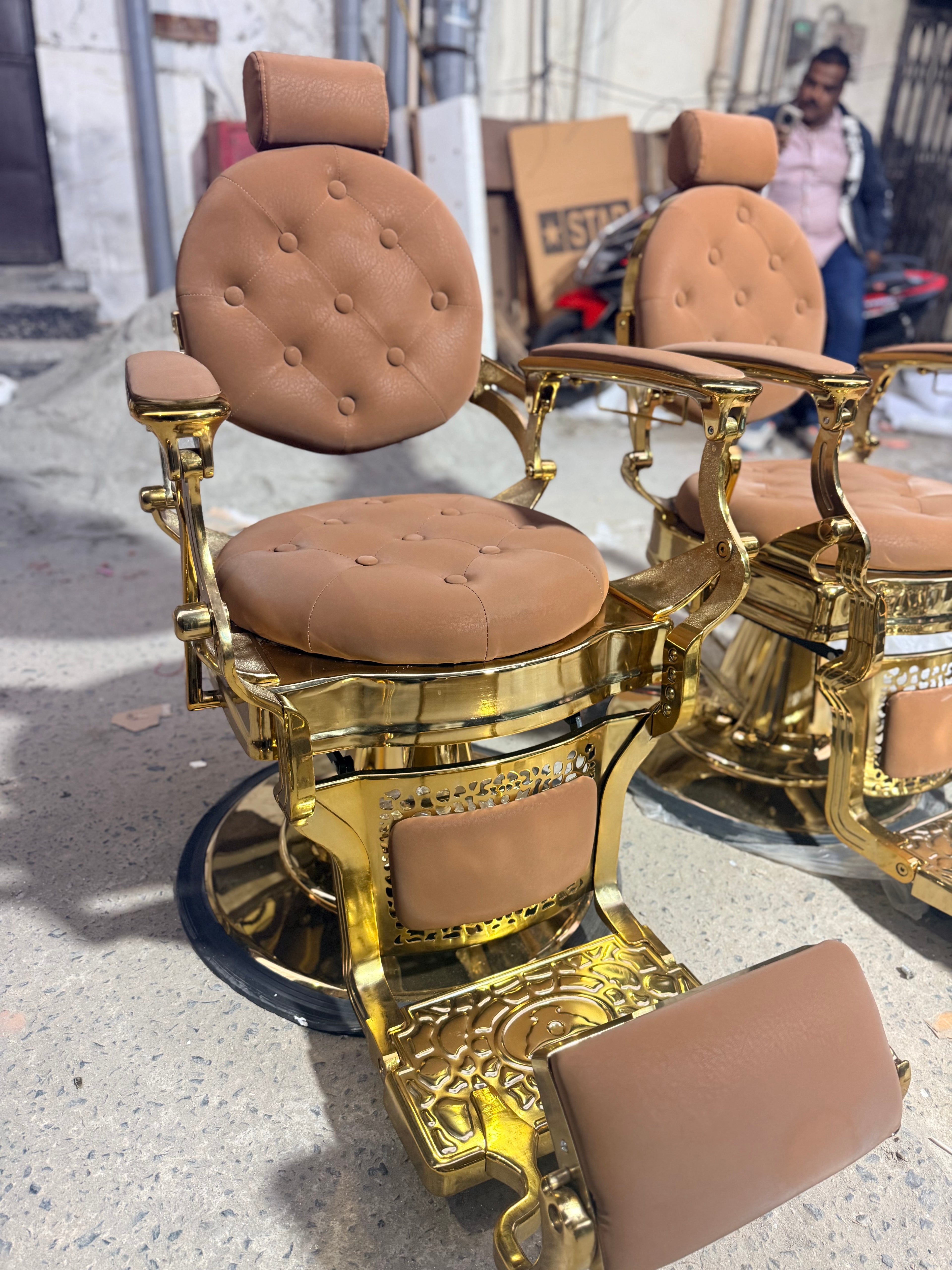 B9257 Heavy Barber Chair Gold