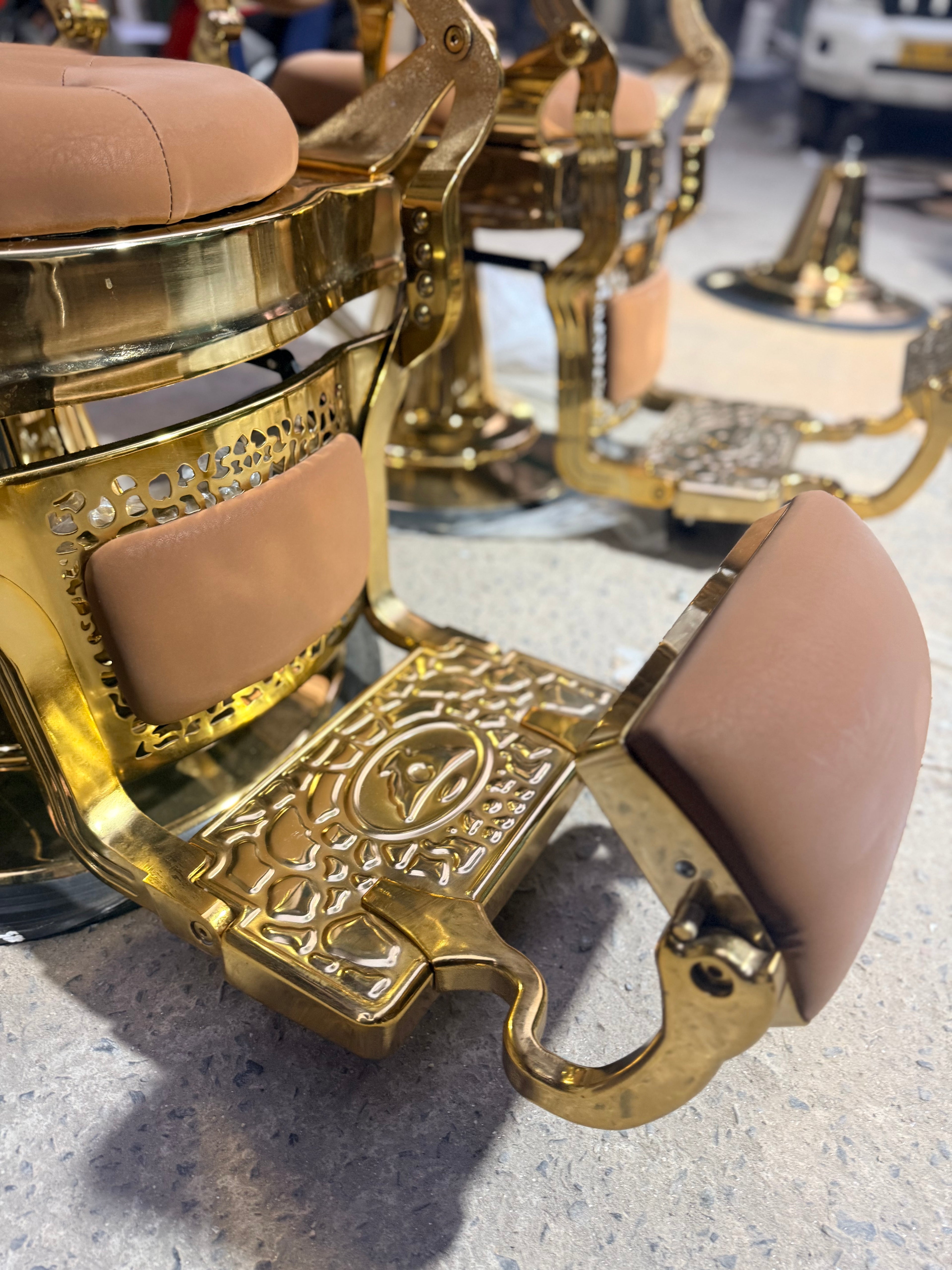 B9257 Heavy Barber Chair Gold